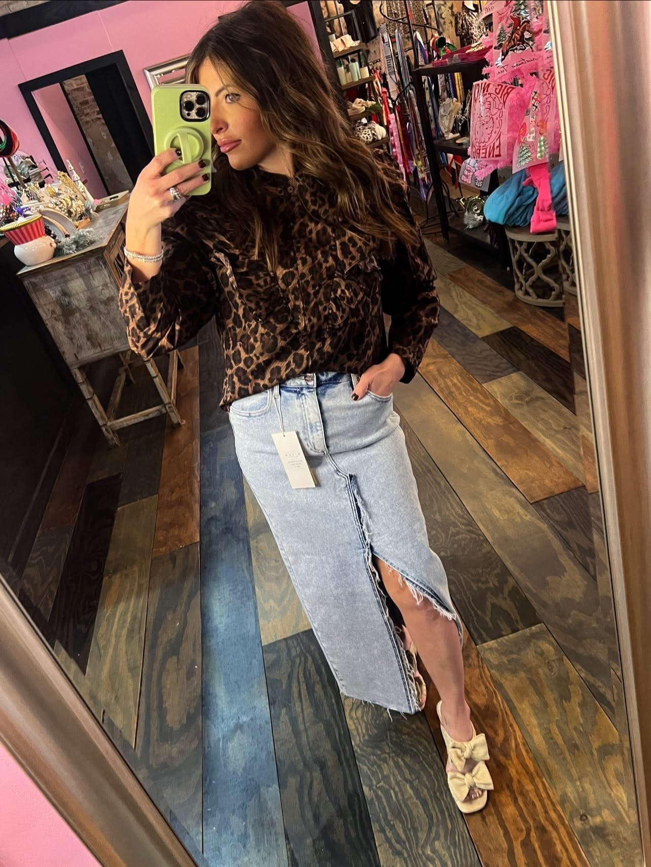 LEOPARD RUFFLE BUTTON TOP