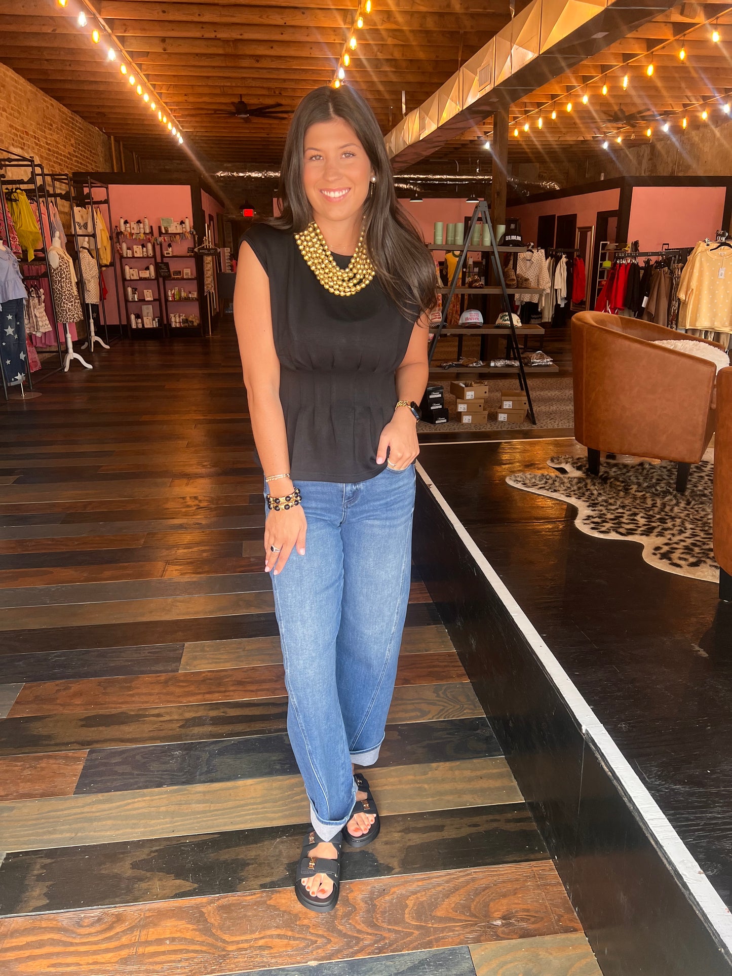 BLACK SLEEVELESS PLEATED TOP