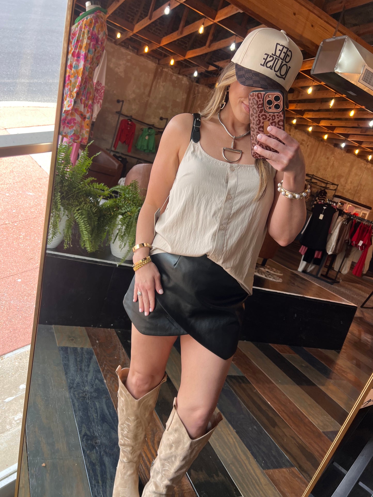 BUCKLE STRAP TOP