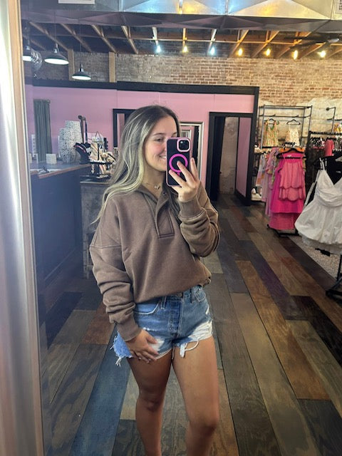 BUTTON DOWN PULLOVER
