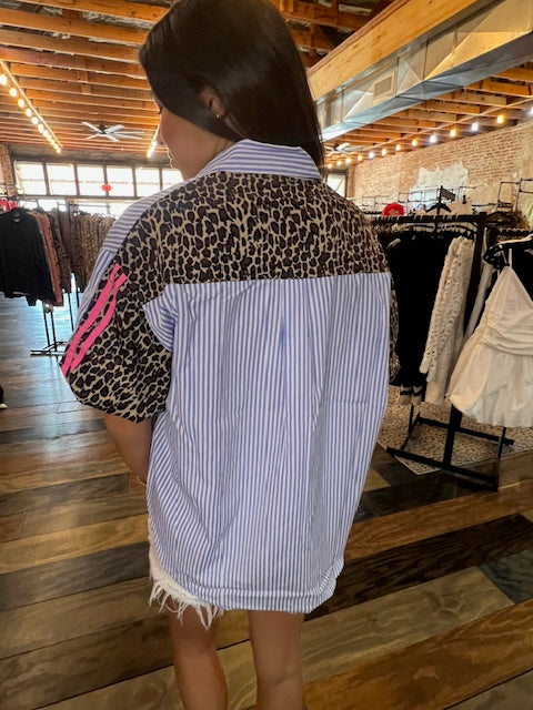CHAMBRAY TOP WITH LEOPARD PRINTS