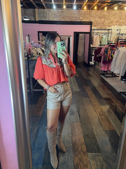 LEATHER SHORTS IN TAUPE