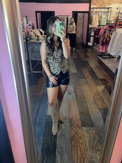 LEATHER SHORT IN BLACK
