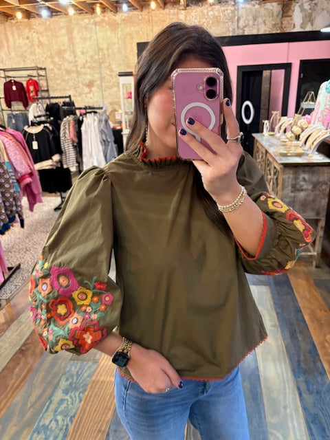 EMBROIDERED 3/4 SLEEVE OLIVE TOP